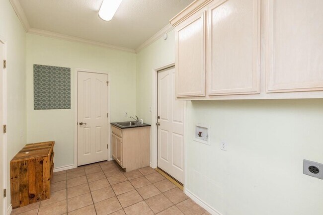 Building Photo - 6235 Gracemount Ln