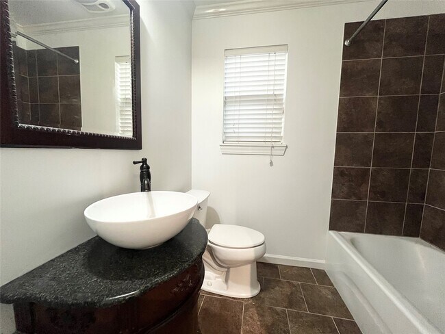 Building Photo - 11126 Hanning Ln