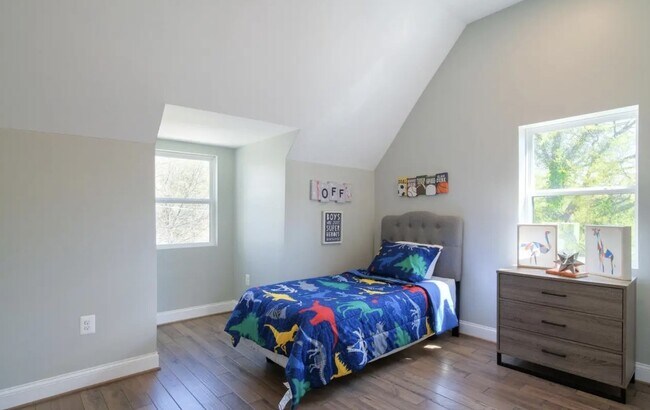 Building Photo - 4410 16th St NE