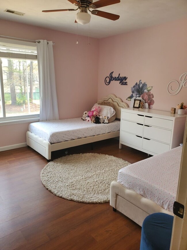 Building Photo - Deep Creek