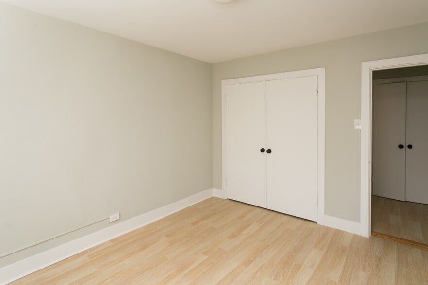 Building Photo - 450 W Wellington Ave