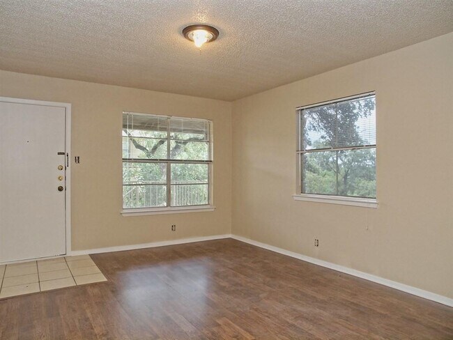 Building Photo - 509 Cedar Dr