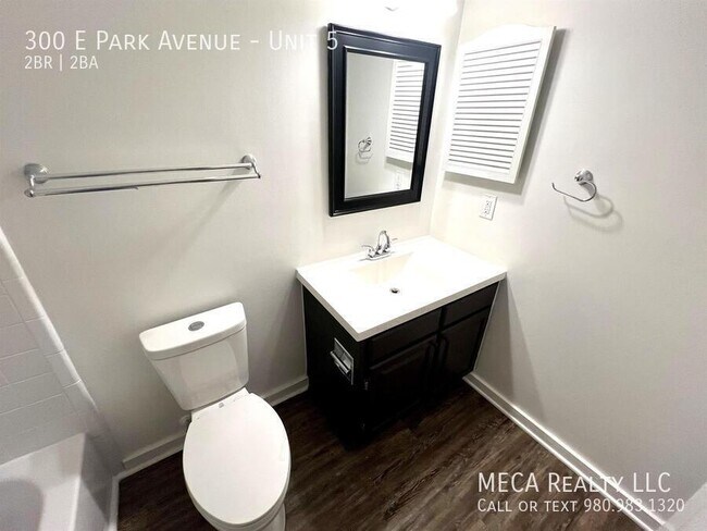 Building Photo - 300 E Park Ave