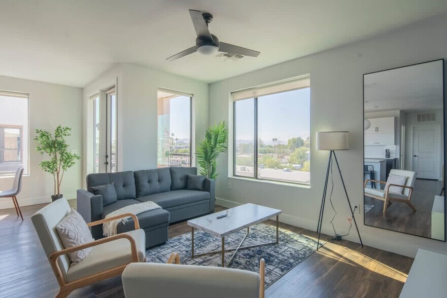 Building Photo - 701 W Rio Salado Pkwy