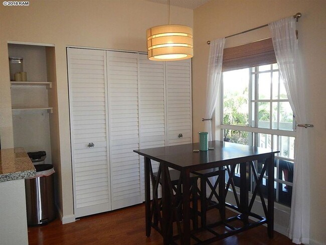 Building Photo - Keonekai Villages upstairs 2 bedroom, 1.5 bathroom unit, with 2 parking spaces