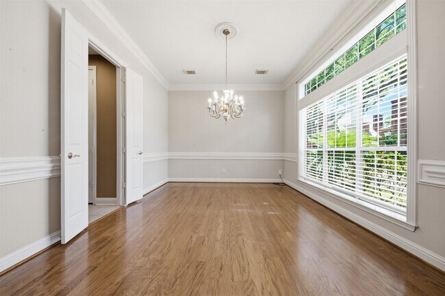 Building Photo - 17 Ambleside Crescent Dr