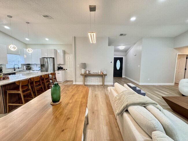 Building Photo - Stylish 3-Bedroom Home with Solar Panels, Modern Upgrades & Pet-Friendly