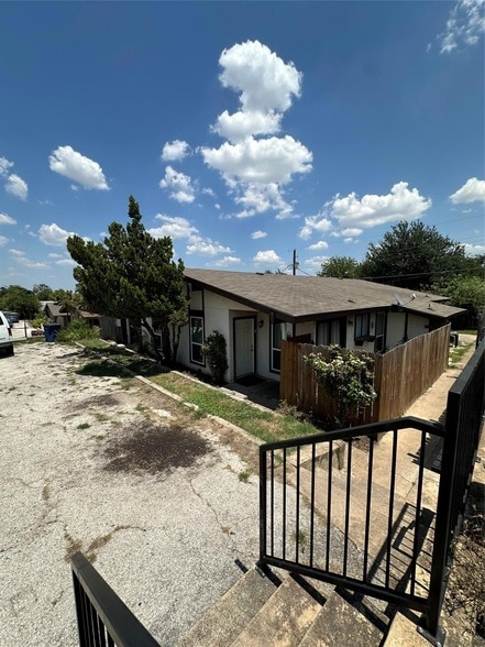 Building Photo - 3003 Parker Ln