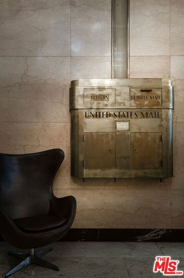 Building Photo - 460 S Spring St