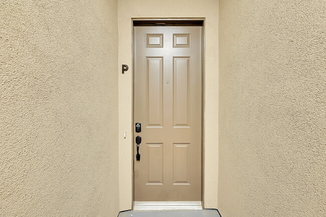 Building Photo - $2,045.00, 2-bed, 2-bath, located in Denve...