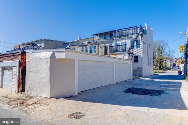 Building Photo - 2323 Whittier Ave