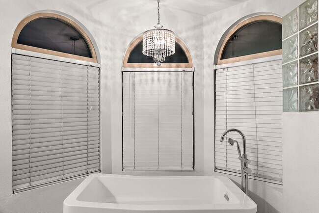 Building Photo - 7157 W Windrose Dr