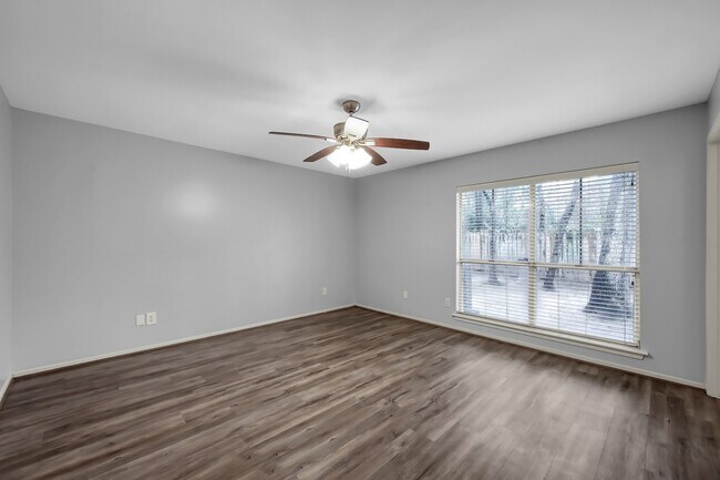 Building Photo - 83 Marabou Pl