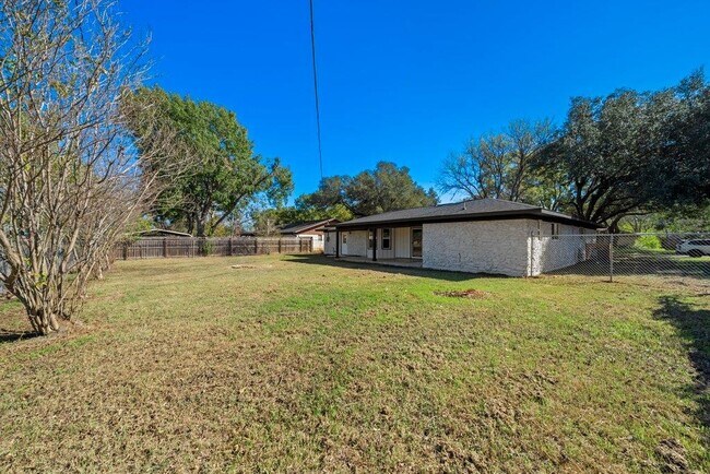 Building Photo - 1313 Redbud Trail