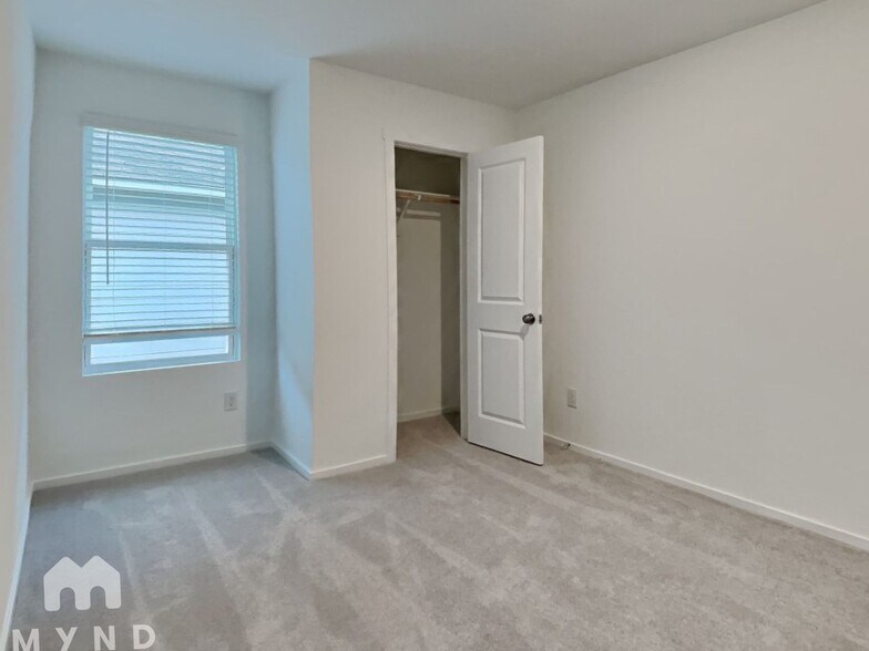 Building Photo - 510 River Run Wy