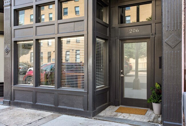 Building Photo - 206 N 1st St