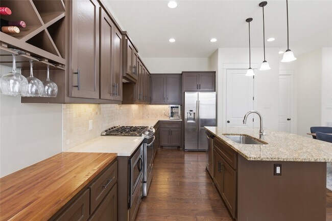 Building Photo - 1425 W 23rd St