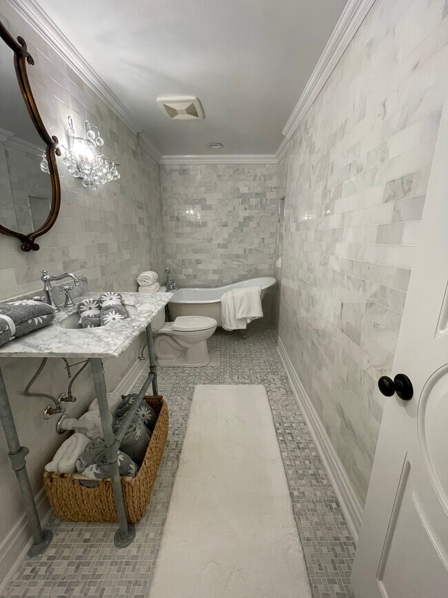 Building Photo - 5000 Wildeoak Trail