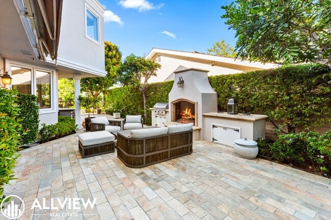 Building Photo - Stunning 3 Bedroom + Bonus Room 3.5 Bath A...