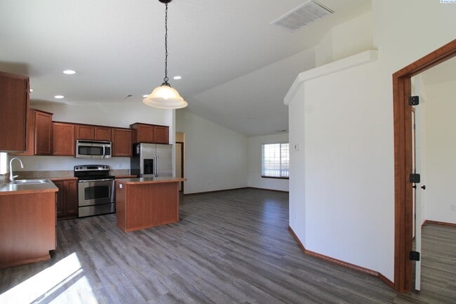 Building Photo - 3 Bed, 2 Bath West Pasco Home on Cul-de-Sac