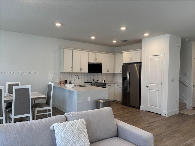 Building Photo - 146 SW 170th Ave