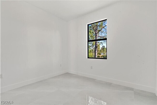 Building Photo - 1830 Yoakum St