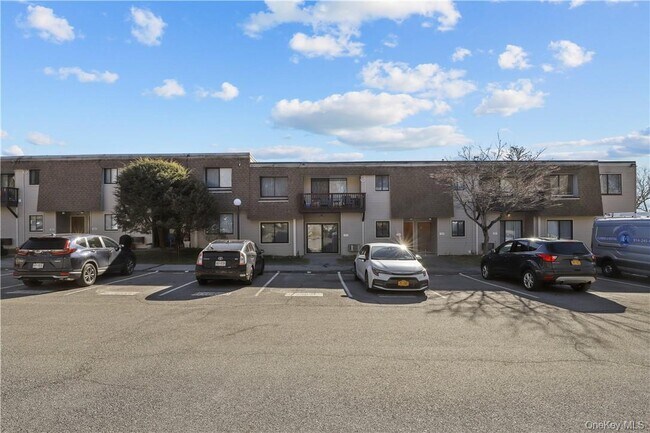 Building Photo - 305 Vista on the Lake