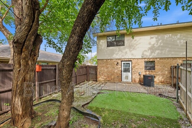 Building Photo - 3313 Gardenview Cir