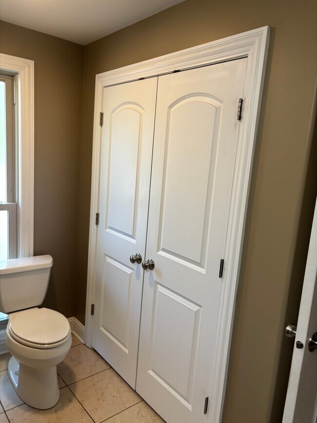Building Photo - 40 Mischa Ct