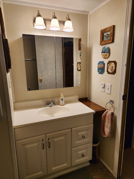 Building Photo - 420 49th St E