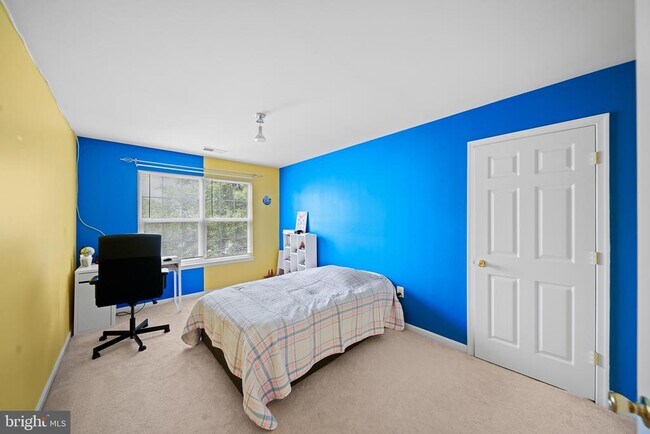 Building Photo - 8645 Huddersfield Way