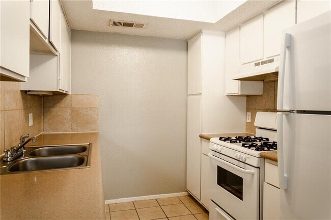 Building Photo - 11519 Pecan Creek Pkwy