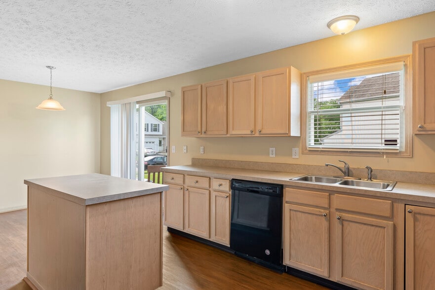 Building Photo - 8521 Old Ivory Way