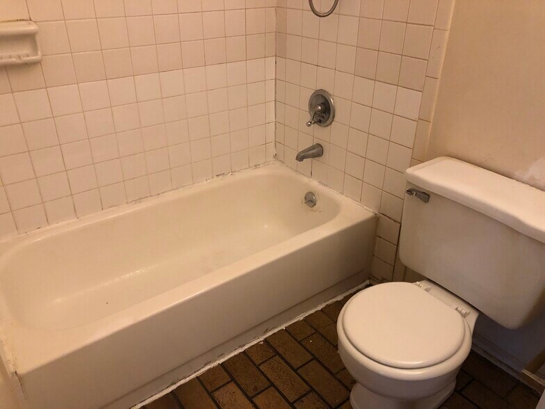 Building Photo - 421 Cumbrian Ct