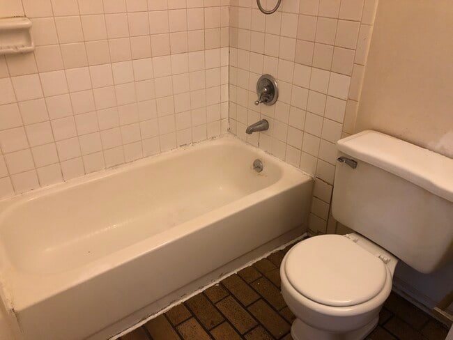 Building Photo - 421 Cumbrian Ct