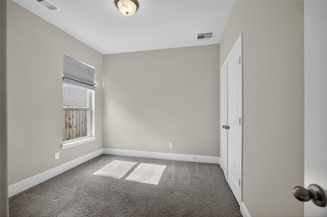 Building Photo - 3031 Lantana Trl