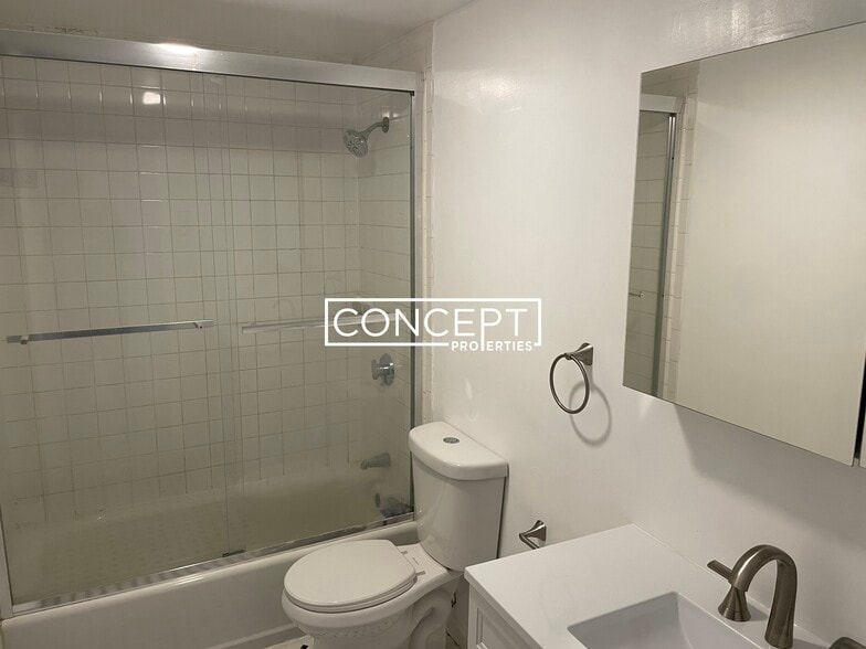 Building Photo - 1742 Washington St