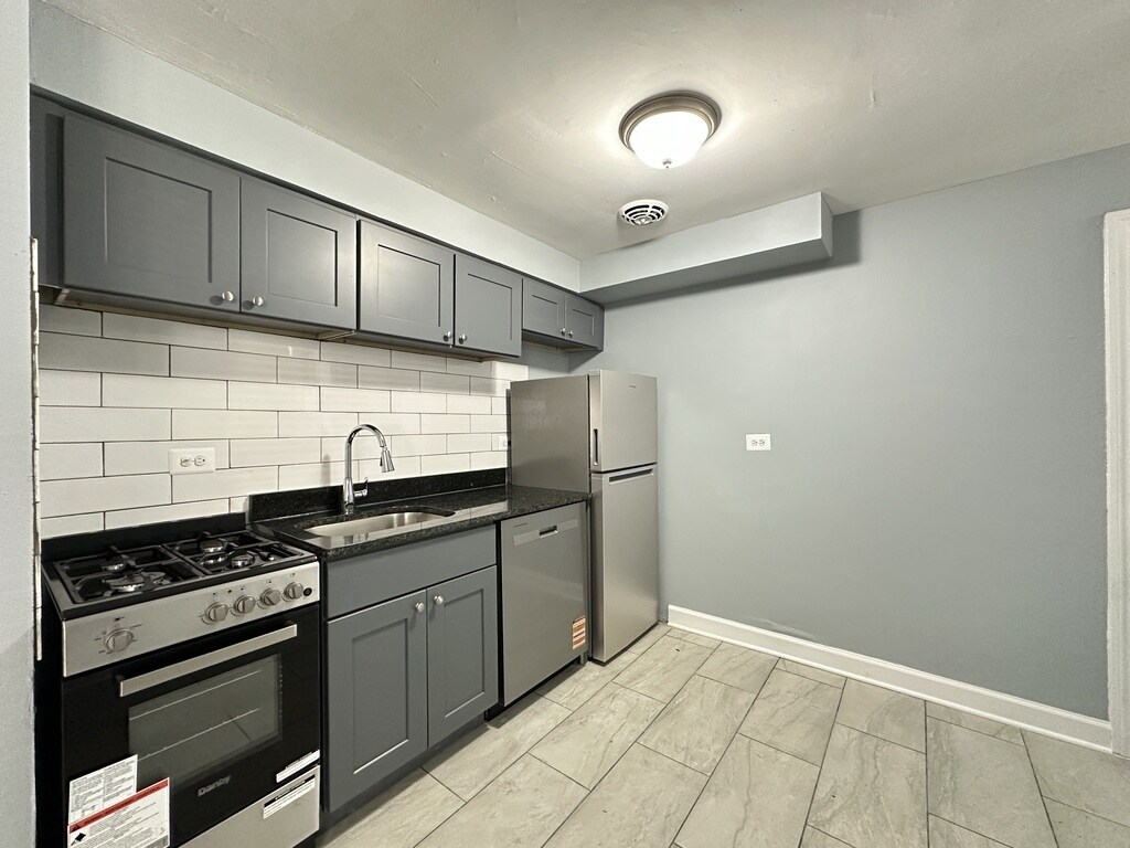 Building Photo - 6725 N California Ave