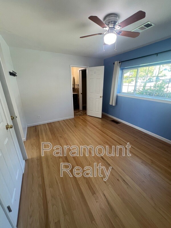 Building Photo - 30407 Treeview St
