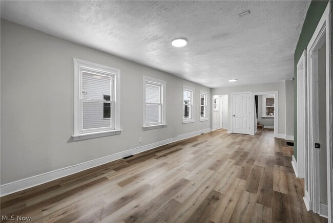 Building Photo - 1939 W 54th St
