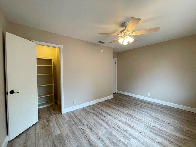 Building Photo - 710 Andover Dr