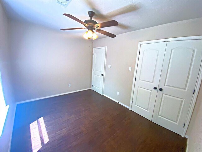 Building Photo - 16318 Long Valley Ct
