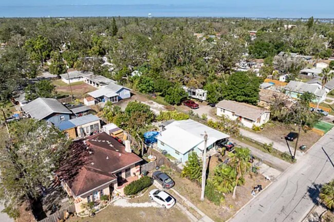 Building Photo - 1430 16th St W