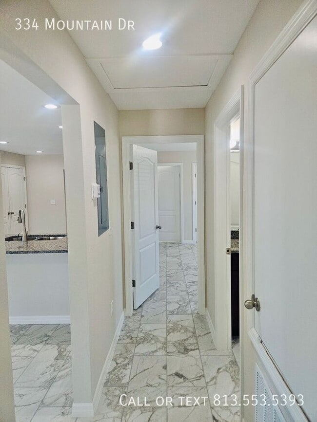 Building Photo - 334 Mountain Dr