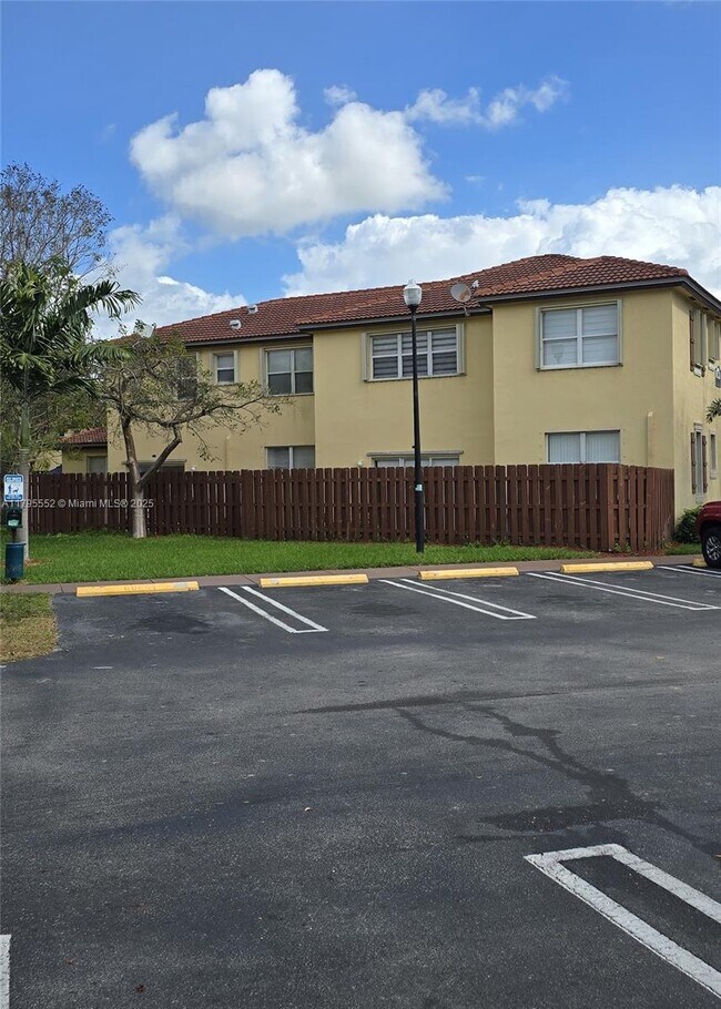 Building Photo - 3320 NE 13th Cir Dr