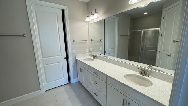 Building Photo - Unfurnished Annual Rental