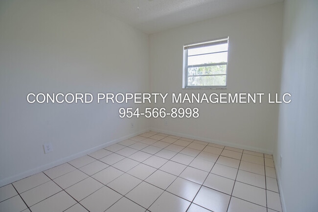 Building Photo - 2 Bedroom, 1.5 Bathroom Apartment with Poo...