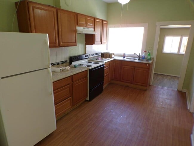 Building Photo - 414 W Main St