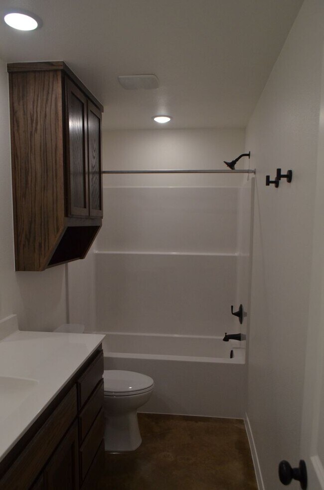 Building Photo - 983 Cline Dr