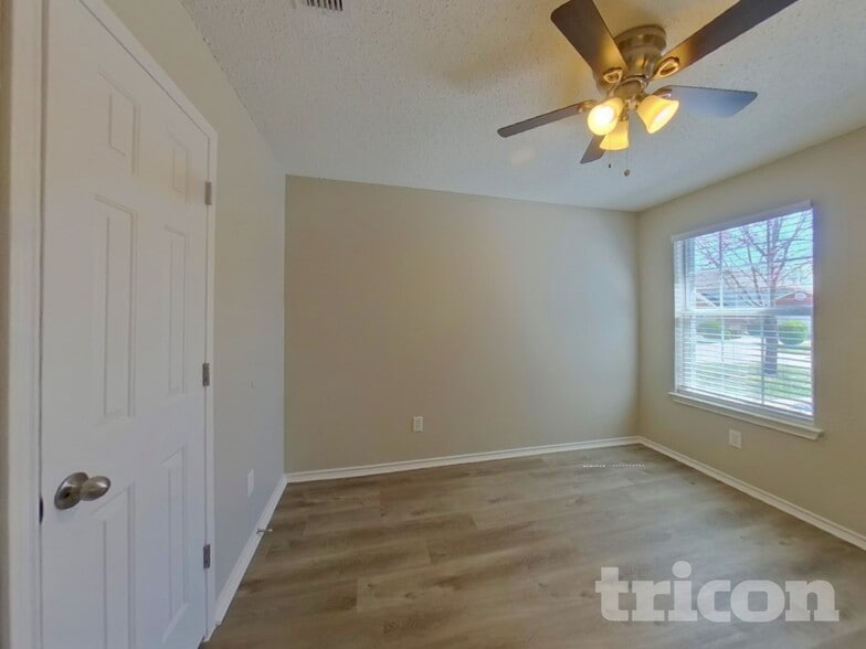 Building Photo - 10100 Chapel Oak Trail